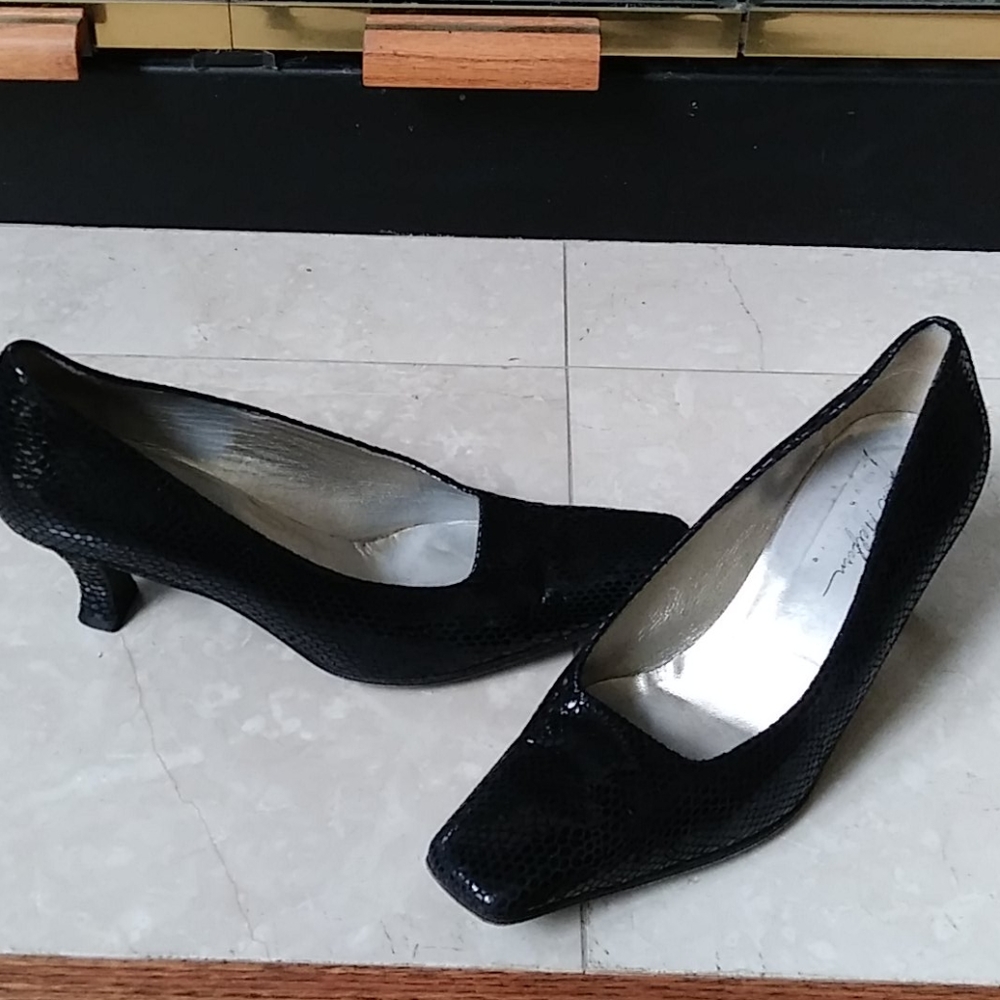 Black 1 inch heels